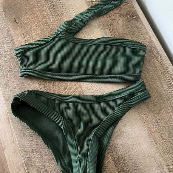 One shoulder two piece swimsuit - Picture 1 of 4